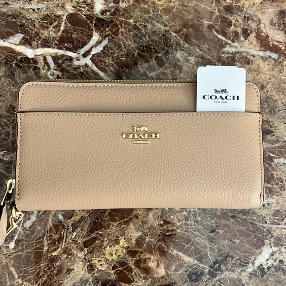 NWT Hard to find color Coach Accordion Zip Wallet with Wristlet strap - Picture 3 of 9